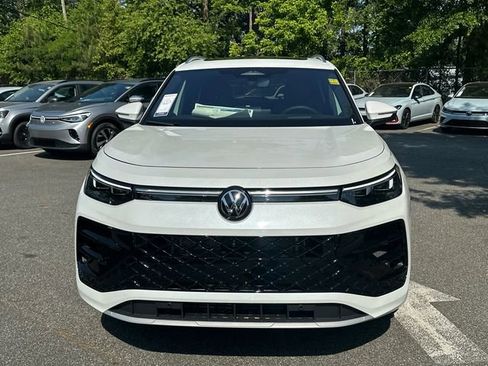 New 2026 Volkswagen Tiguan SEL R-Line AWD/4WD image 2