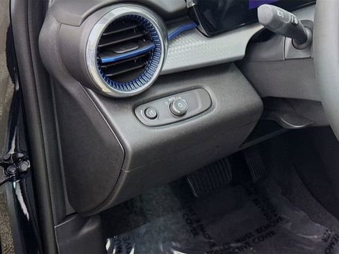 New 2026 Chevrolet Trax LT image 12