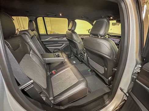 New 2026 Jeep Grand Cherokee Laredo image 4