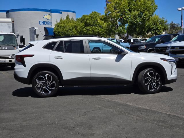 Used 2024 Chevrolet Trax RS w/ Driver Confidence Package FWD image 4