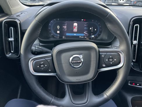 Used 2025 Volvo XC40 B5 Plus image 41