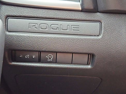 Used 2024 Nissan Rogue S FWD image 17