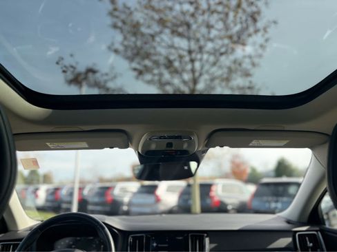 Used 2020 Volvo S60 T6 Momentum image 13