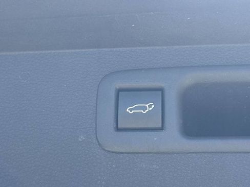Used 2024 Toyota Highlander LE AWD/4WD image 33