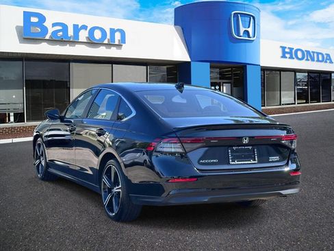 Used 2023 Honda Accord Sport image 4