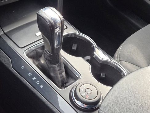 Used 2017 Ford Explorer XLT image 29
