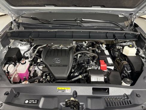 Used 2024 Toyota Highlander XLE FWD image 45
