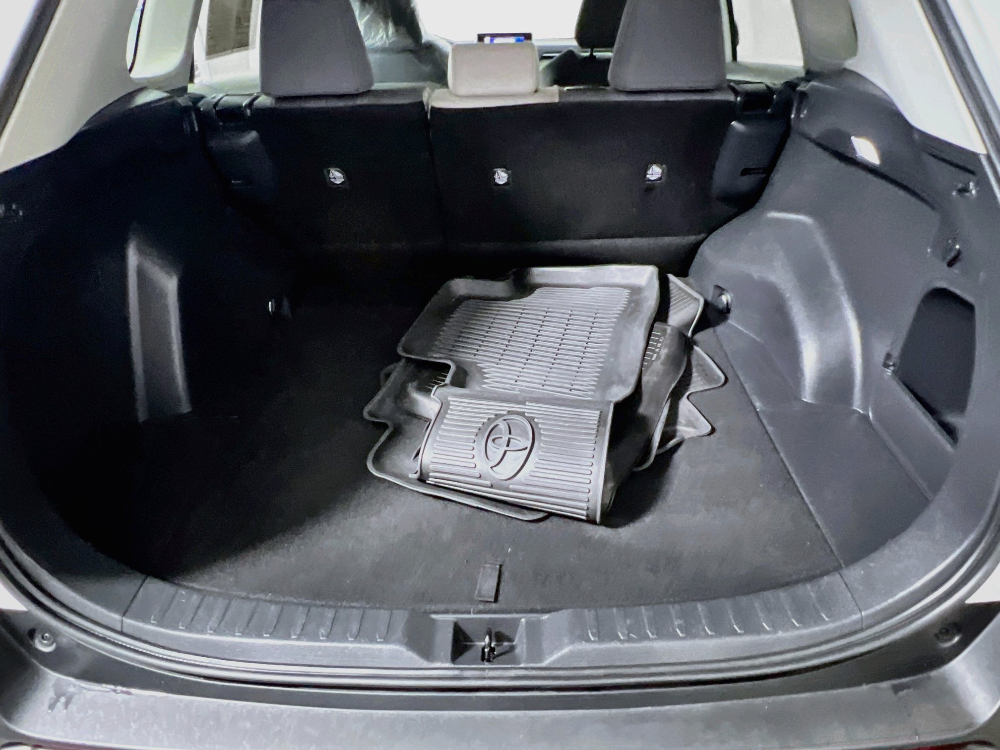 Used 2023 Toyota RAV4 XLE w/ Convenience Package FWD image 34