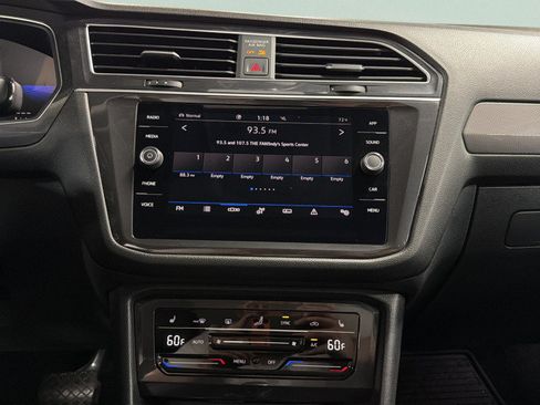 Certified 2024 Volkswagen Tiguan SE AWD/4WD image 36