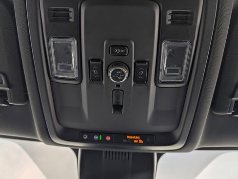 Used 2025 Chevrolet Tahoe Premier image 33