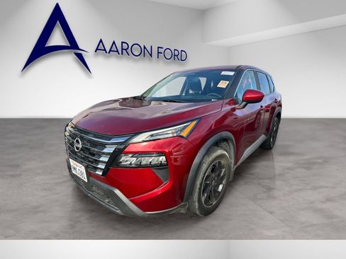 Used 2024 Nissan Rogue SV image 2