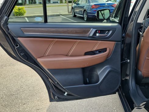 Used 2017 Subaru Outback 2.5i Touring AWD/4WD image 13