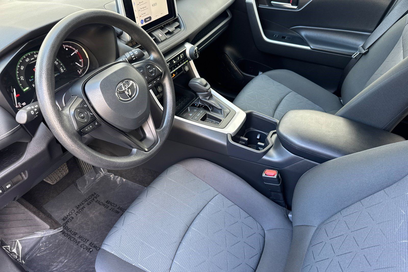 Used 2025 Toyota RAV4 XLE FWD image 4