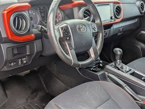 Used 2017 Toyota Tacoma TRD Off-Road w/ Tow Package (A/T) image 9