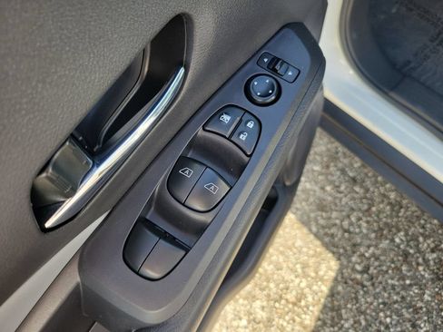 Certified 2023 Nissan Kicks SR w/ SR Premium Package FWD image 13