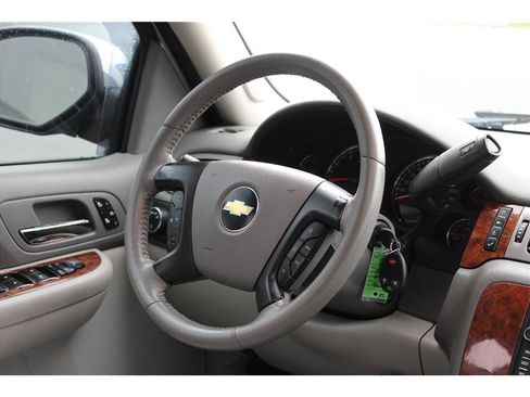 Used 2008 Chevrolet Avalanche LTZ w/ LTZ Preferred Equipment Group AWD/4WD image 17