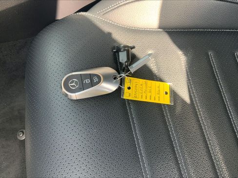 Used 2024 Mercedes-Benz GLC 300 4MATIC image 14