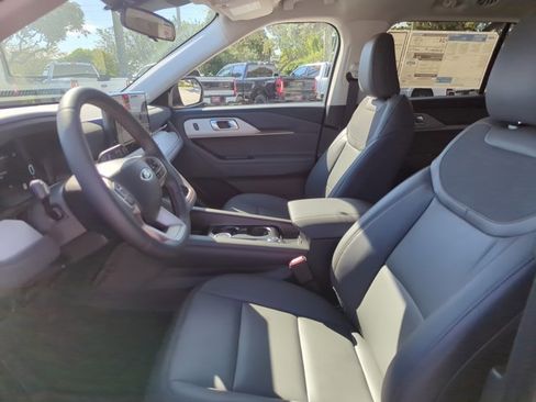 New 2026 Ford Explorer Active w/ Active Comfort Package image 4