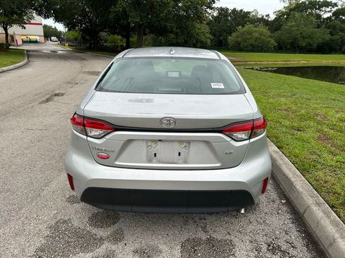 Used 2025 Toyota Corolla LE FWD image 5