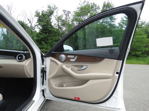 Used 2019 Mercedes-Benz C 300 4MATIC Sedan image 12