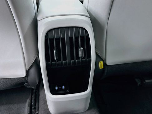 Used 2025 Hyundai Kona SEL FWD image 28
