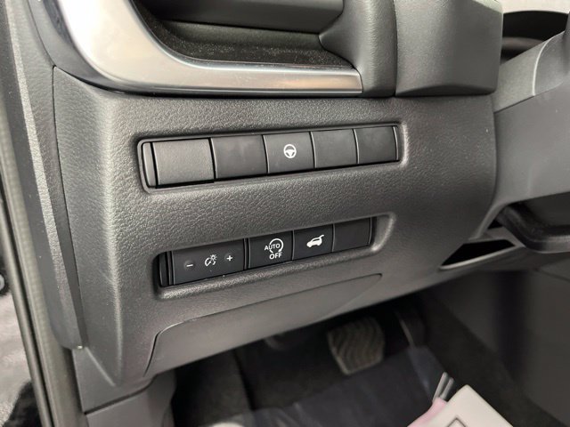 Certified 2026 Nissan Rogue SV FWD image 28