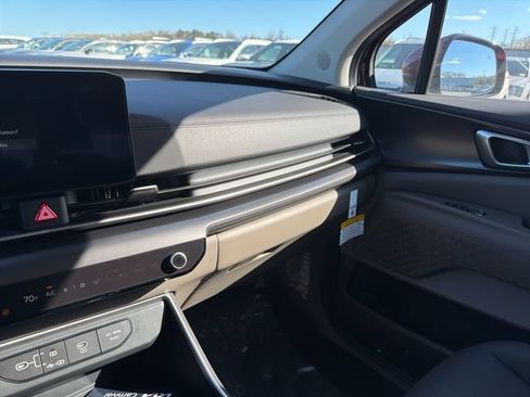 New 2026 Kia Carnival FWD image 22