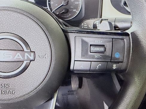 Used 2023 Nissan Rogue SV image 15