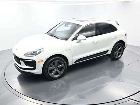 Used 2025 Porsche Macan image 34