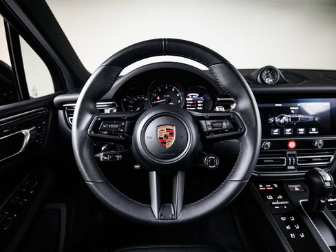 Certified 2026 Porsche Macan AWD/4WD image 26