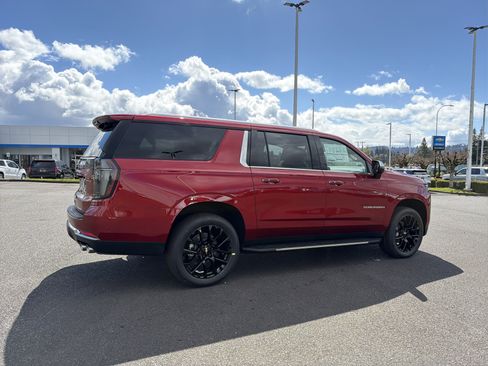 New 2026 Chevrolet Suburban Premier image 6