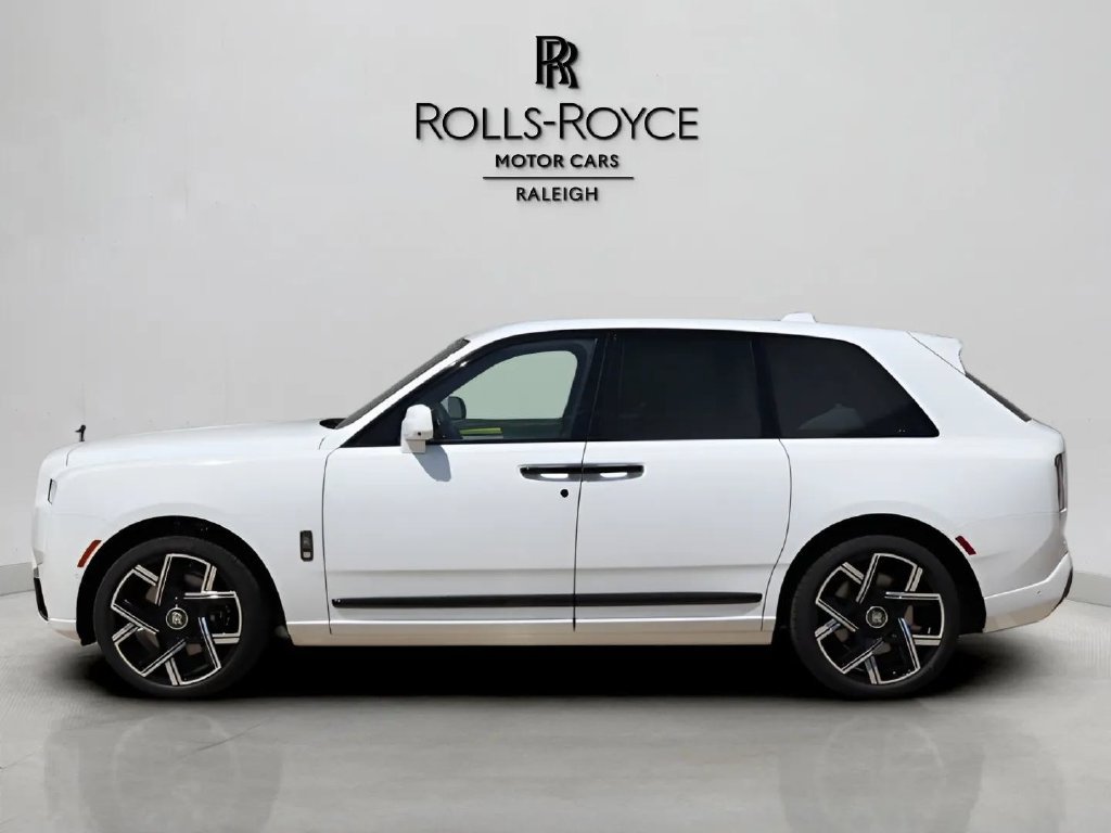 New 2027 Rolls-Royce Cullinan Black Badge AWD/4WD image 4