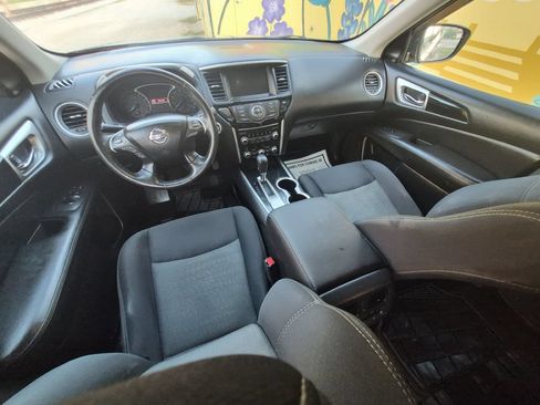 Used 2019 Nissan Pathfinder SV FWD image 3