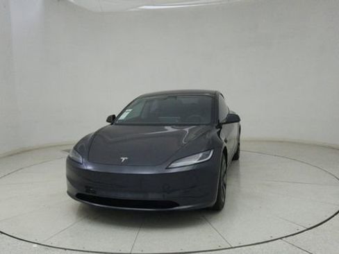 Used 2025 Tesla Model 3 image 3