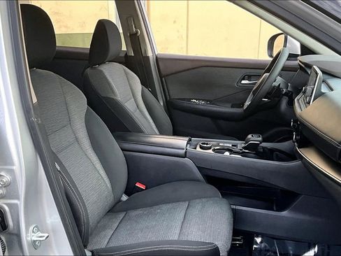 Used 2021 Nissan Rogue SV image 27