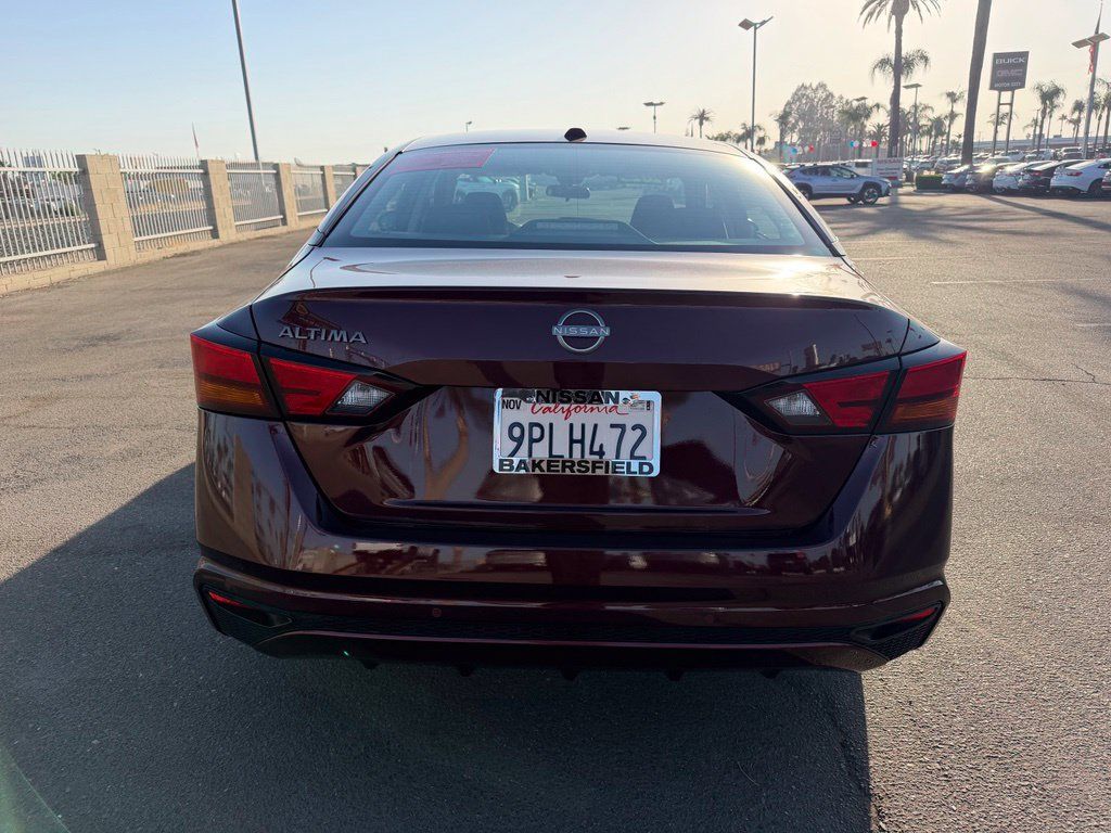 Certified 2025 Nissan Altima 2.5 SV FWD image 5