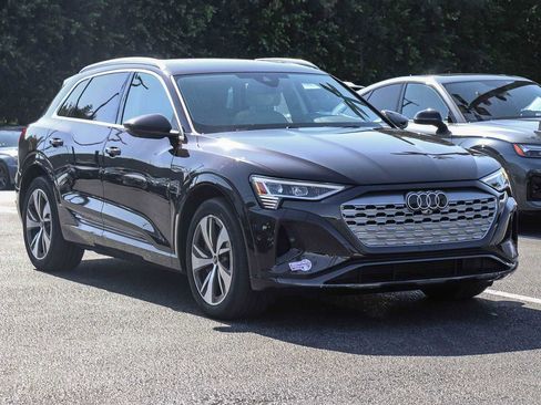 Used 2024 Audi Q8 e-tron Premium Plus w/ Premium Plus Package AWD/4WD image 5