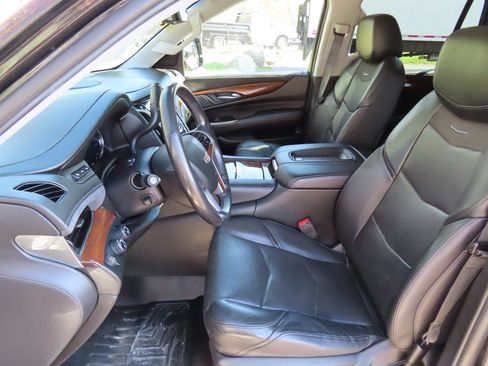 Used 2019 Cadillac Escalade Premium Luxury AWD/4WD image 36