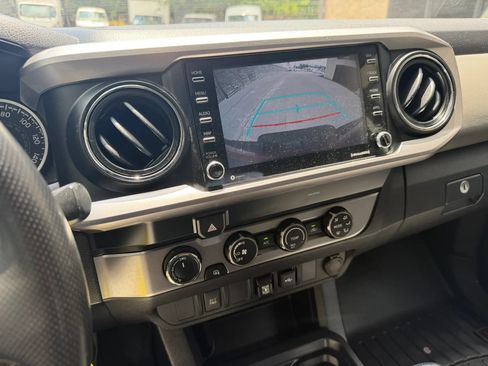 Used 2020 Toyota Tacoma SR5 AWD/4WD image 36