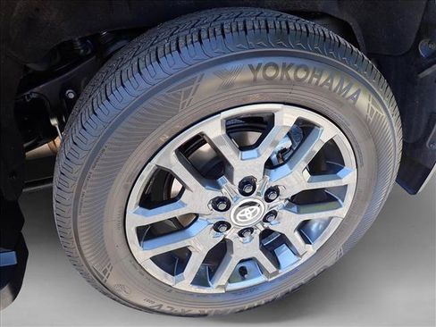 Used 2025 Toyota Sequoia Platinum AWD/4WD image 10