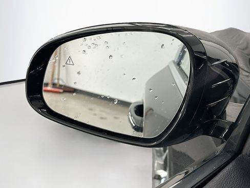 Used 2025 Genesis G70 2.5T image 16