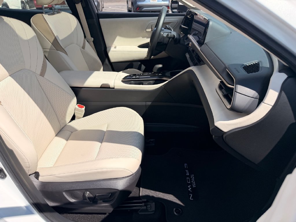 Certified 2025 Toyota Crown AWD/4WD image 13