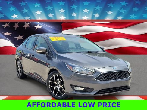 Used 2017 Ford Focus SEL w/ Cold Weather Package FWD image 1