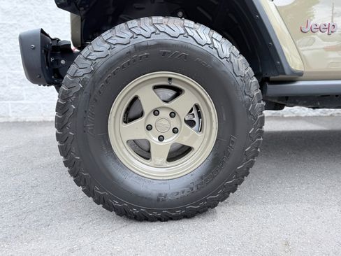 Used 2020 Jeep Gladiator Rubicon AWD/4WD image 33