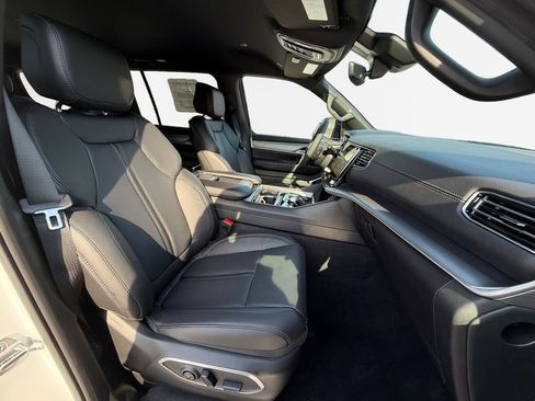 New 2026 Jeep Grand Wagoneer 4WD image 32