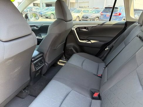 Used 2025 Toyota RAV4 XLE AWD/4WD image 21