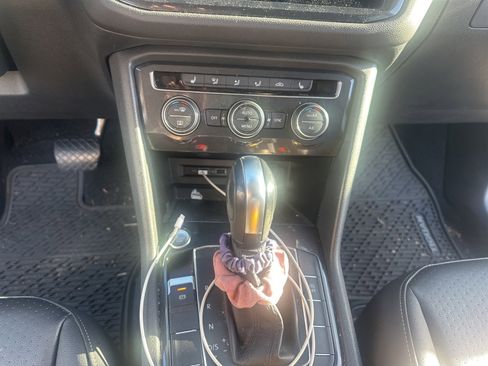 Used 2020 Volkswagen Tiguan SE w/ Panoramic Sunroof Package image 9