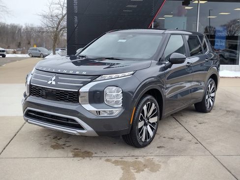 New 2026 Mitsubishi Outlander SE image 1