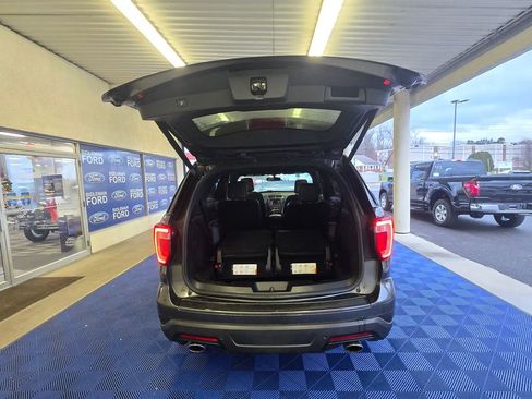 Used 2019 Ford Explorer XLT w/ Equipment Group 202A image 7