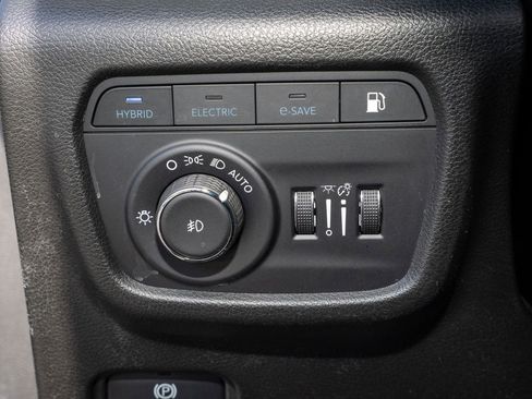 Used 2023 Jeep Grand Cherokee Trailhawk w/ Luxury Tech Group III image 30